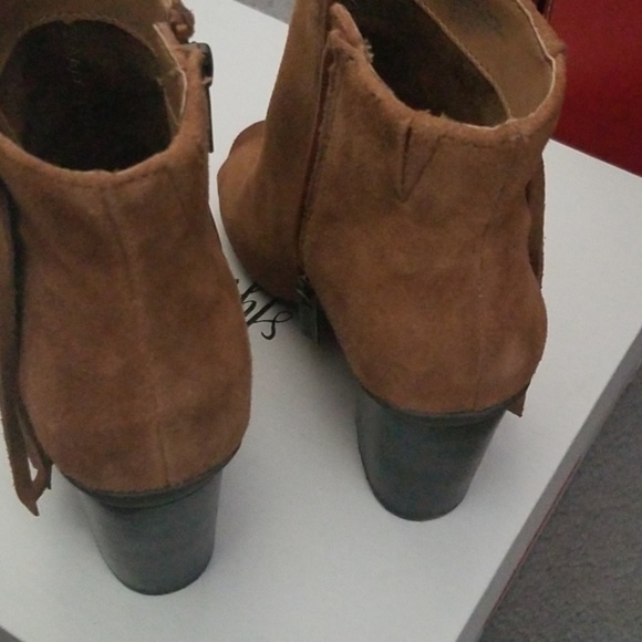 Boots - Picture 4 of 5